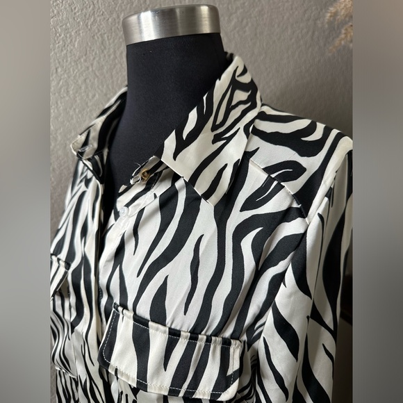 Timing Zebra Print Top Size L NWOT - Picture 2 of 5